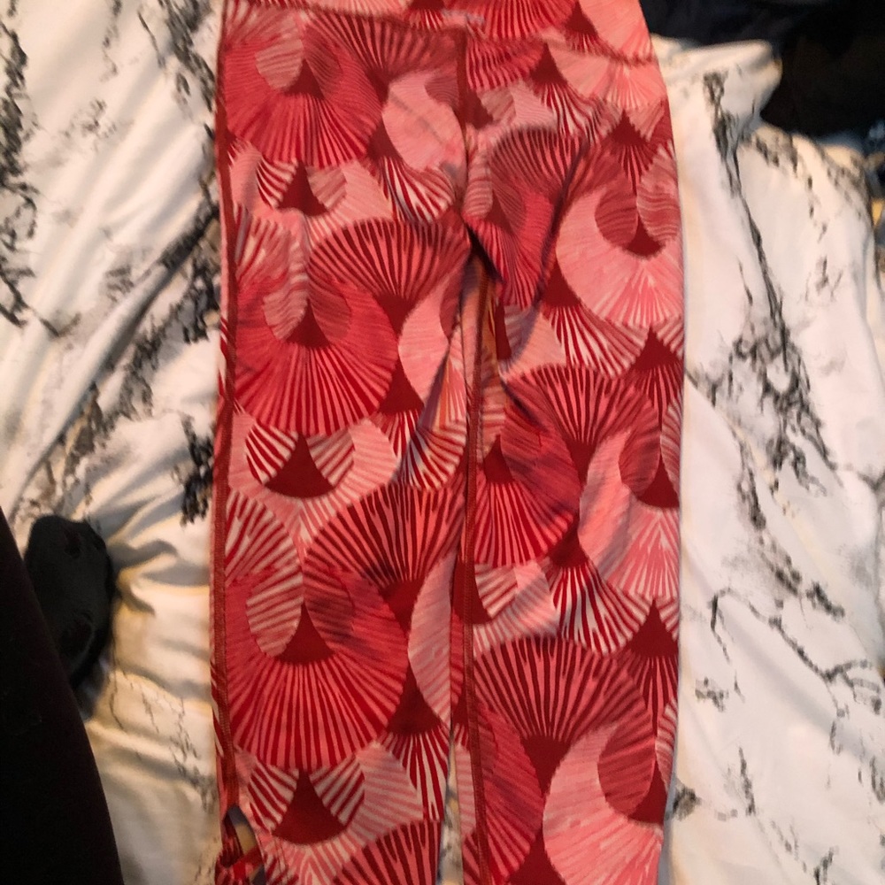 Aerie Pattern Leggings Capris - Picture 3 of 5